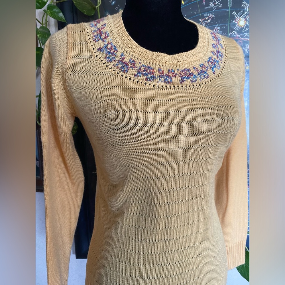 VTG knit Spring Sweater! Size Small. Tag Removed. Excellent Condition!